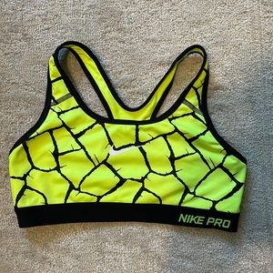 NIKE Neon Sportbra